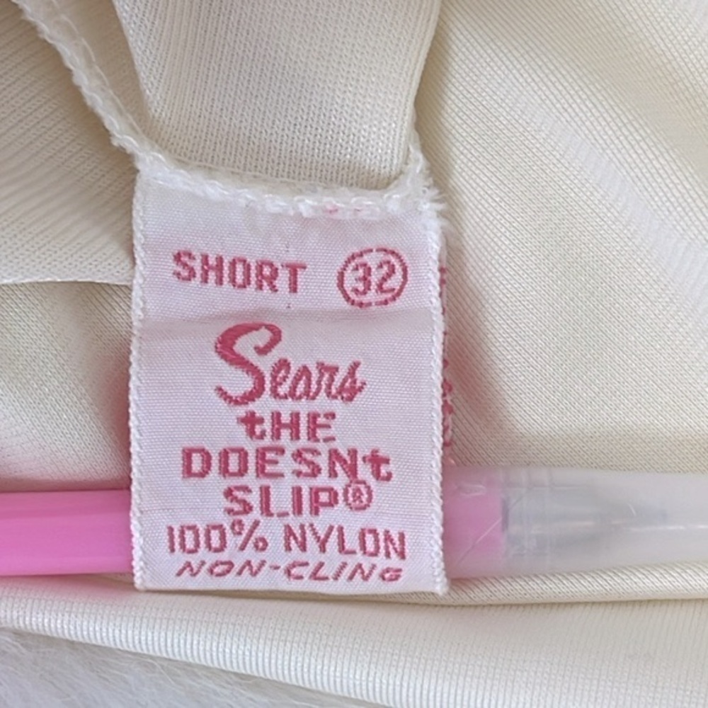 Vintage Sears The Doesn’t Slip Short Slip Dress 60s Nylon Anti-Cling Lingerie 32 - Picture 10 of 16